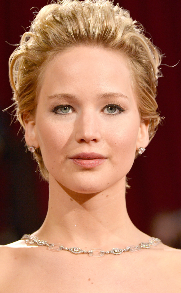 rs_634x1024-140302203134-634.J-Law-Necklace-Oscars-jmd-020314_copy