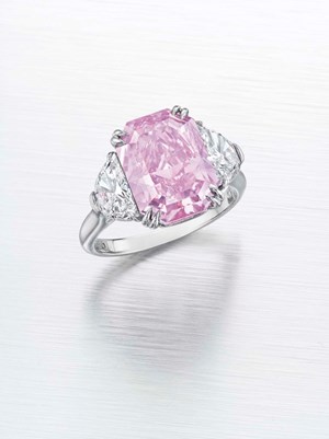 Pembe pırlanta yüzük